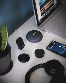 技術(shù)驅(qū)動下的現(xiàn)代工作空間 計算機(jī)軟硬件與家具的融合